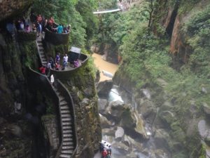 Pailón del Diablo Sigue búsqueda de madre e hijo que cayeron al abismo