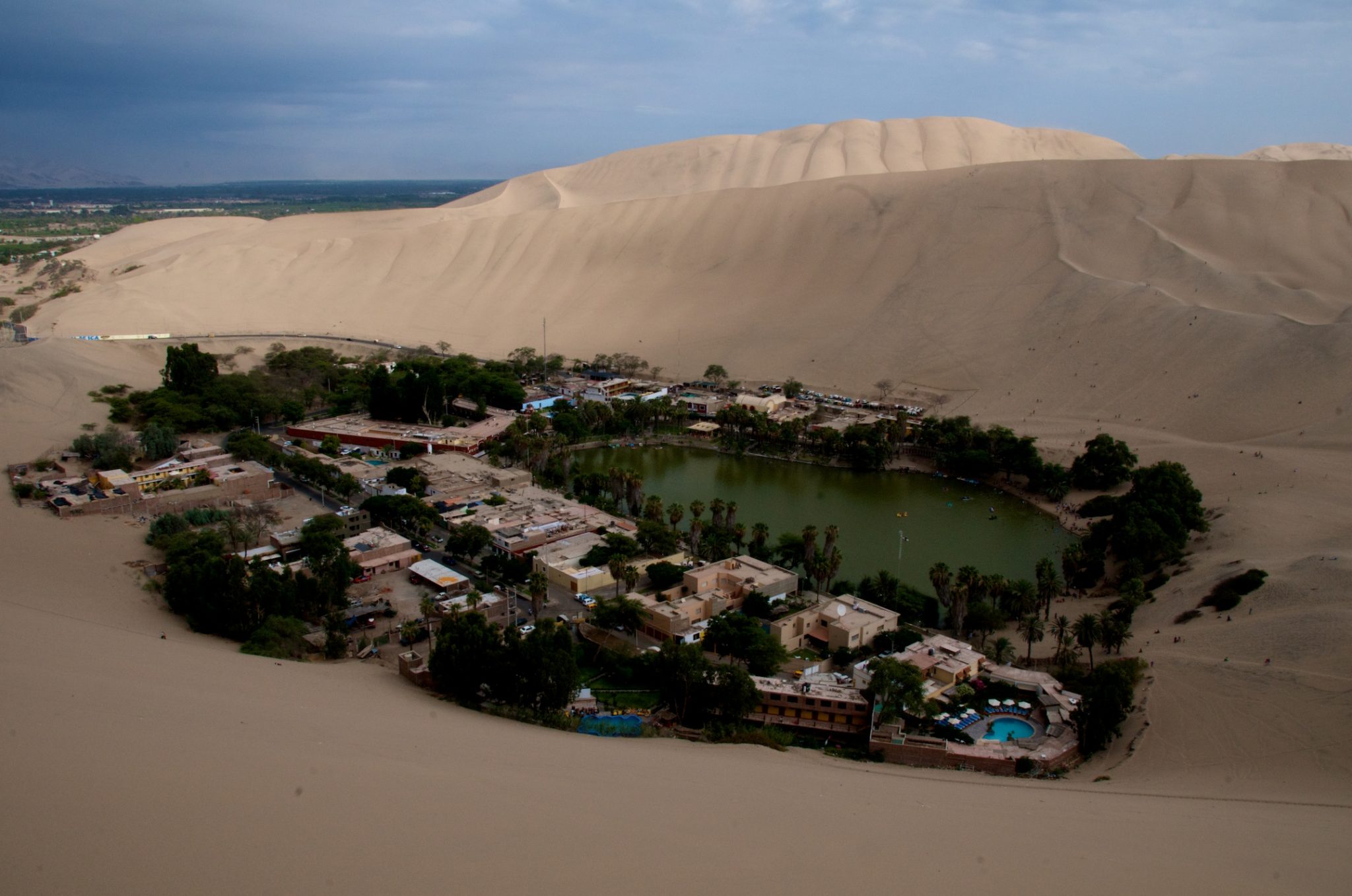 Per Oasis De La Huacachina Y Su Desierto De Arena Seducen A Los