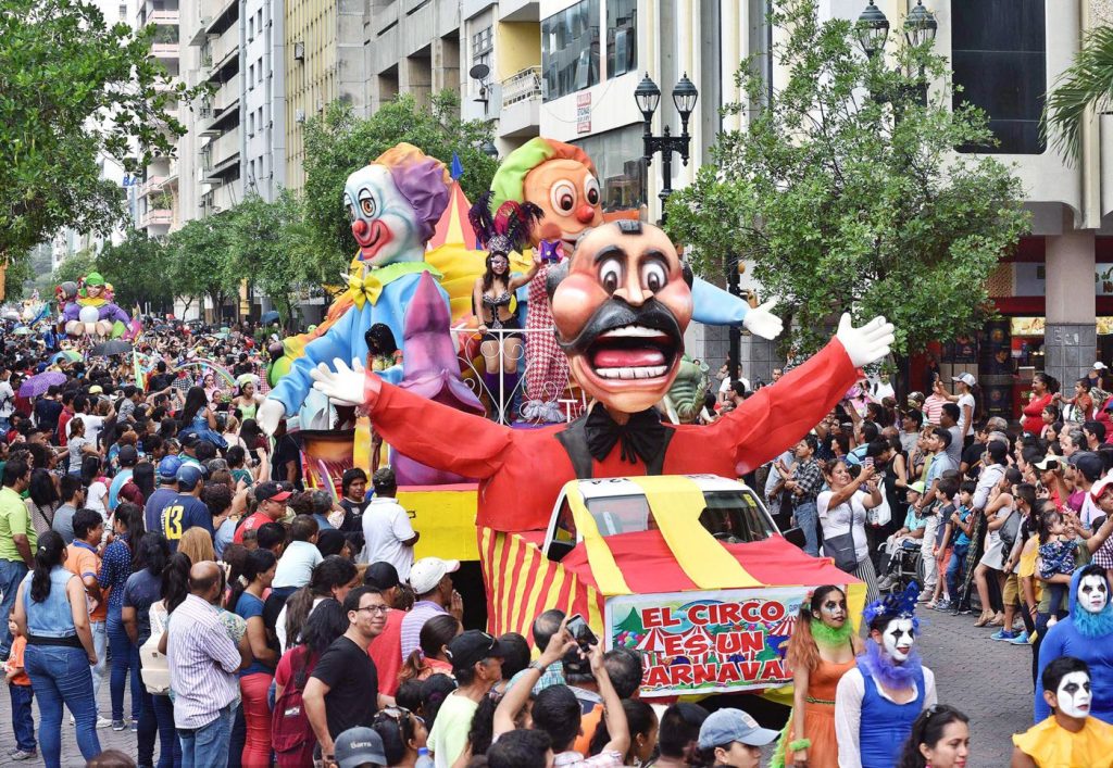 Desfile y festival musical por carnaval en el centro de Guayaquil Qué