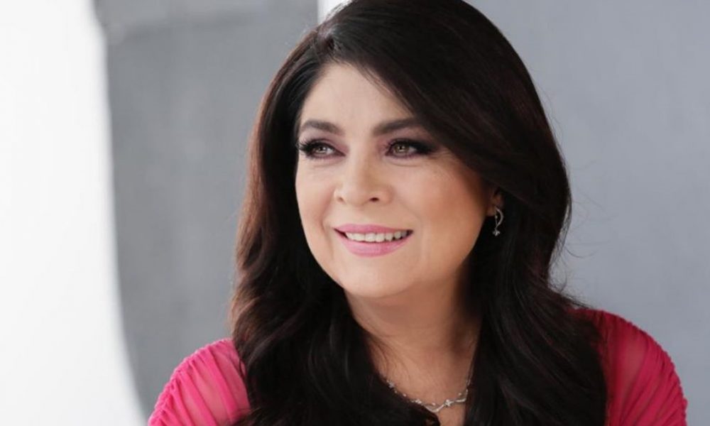 El radical cambio de look de Victoria Ruffo De morena a rubia