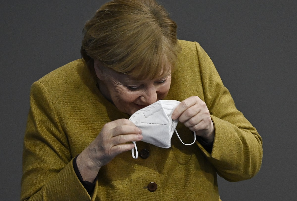 Angela Merkel sin mascarilla