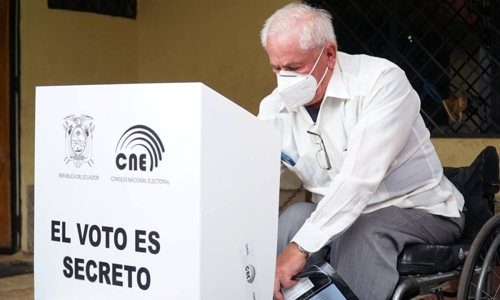 Así se inició la jornada de Voto en Casa en Ecuador - Qué Noticias