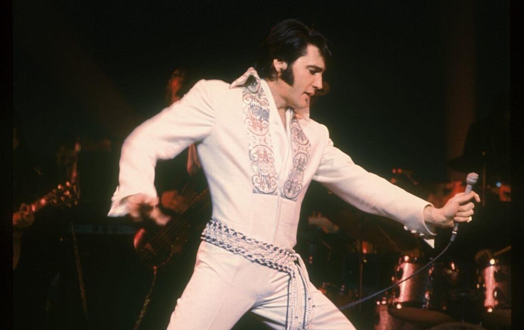 Elvis Presley Guitarra Roja Subasta un millon de dolares