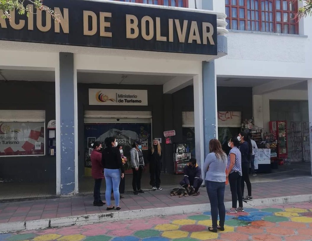Perra lanzada Gobernación Bolívar
