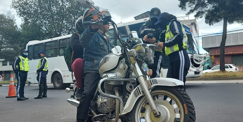 Multas motociclistas en Quito