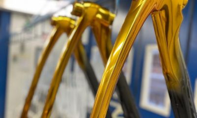 bicicleta dorada richard carapaz