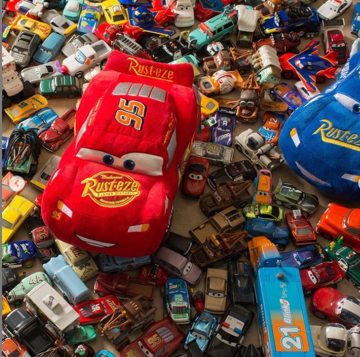 Visualizar mejilla Disturbio Conoce la increíble colección de carros de la película de Disney, Cars