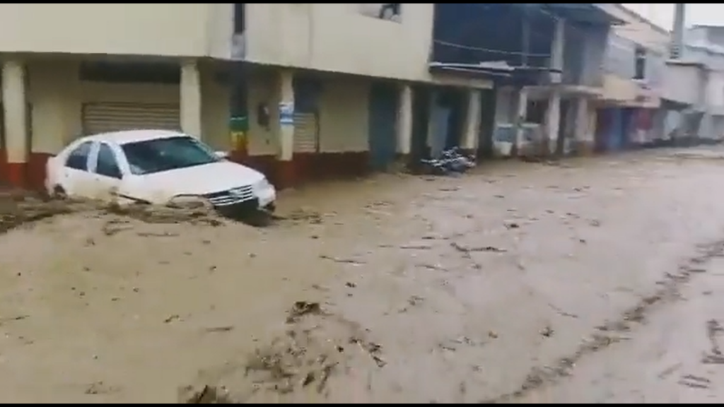 Катаклизмы 25. Потоп в Мекке. Наводнение в Тунисе сейчас 2018. Наводнение в Мекке 1941. Тунис город наводнения.