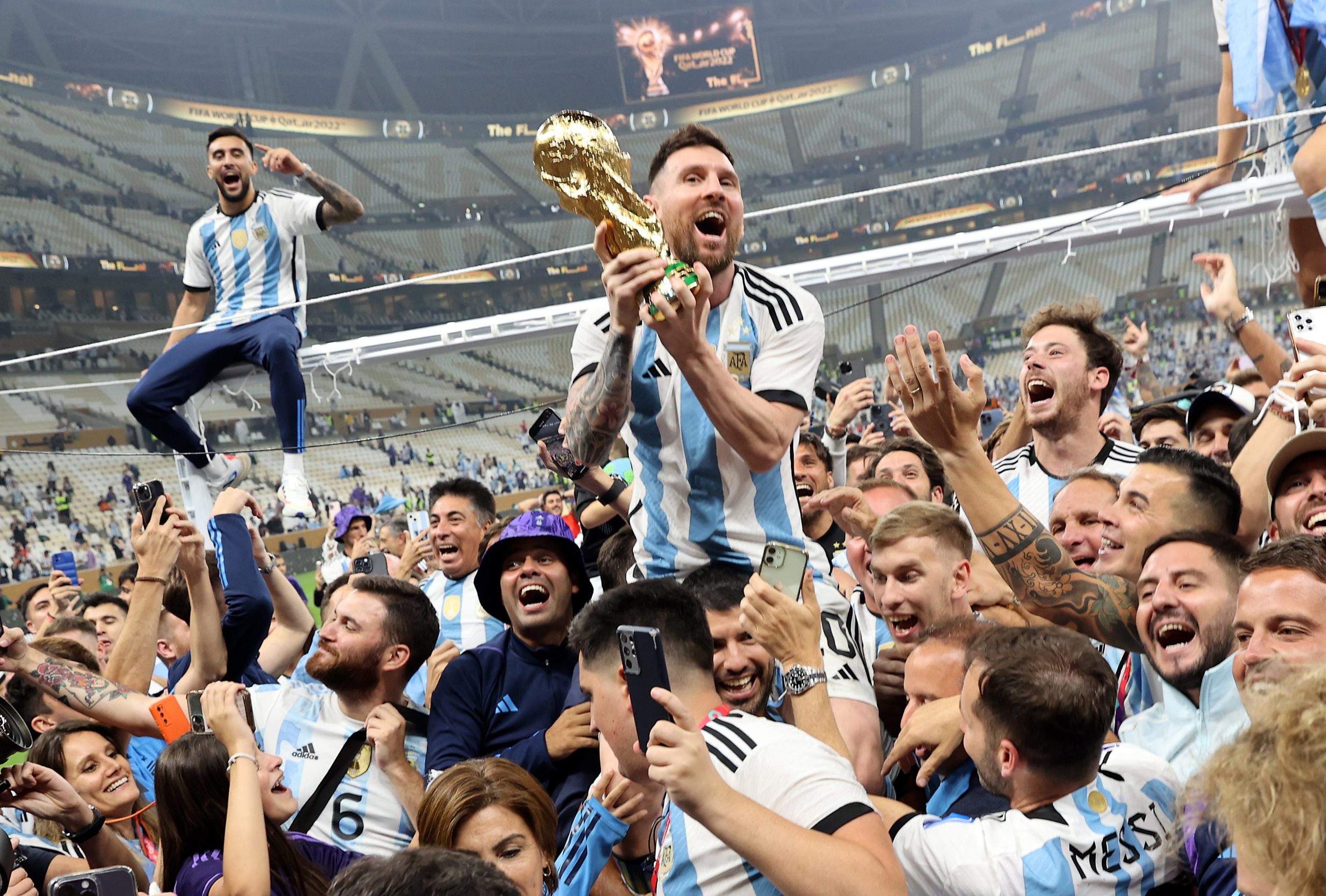 Молодежный чемпионат по футболу 2023 2024. Победа Аргентина футбол 2022. Сборная Аргентины финал 2022. Месси сборная Аргентины.