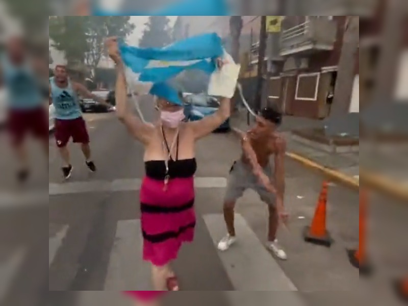 Celebración viral de argentinos que cantan "abuela la la la"