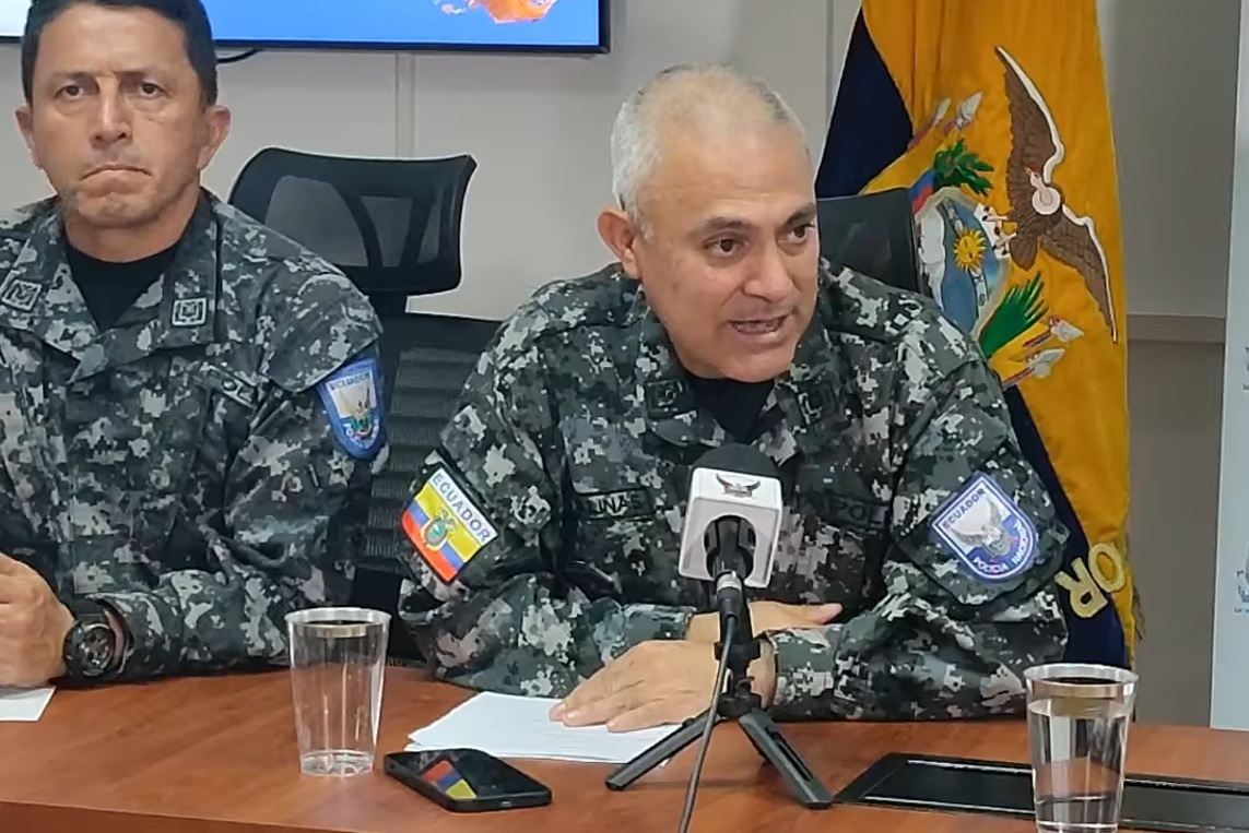 textura Anónimo límite Nuevo uniforme de la Policía de Ecuador tendrá un código QR