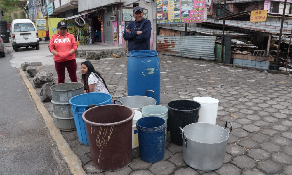 Dos casos de venta ilegal de agua en Quito en medio de crisis